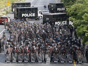 ໄທ: ຕຳຫຼວດກຽມພ້ອມໃຫ້ແກ່ການ ແຫ່ຂະບວນຂະໜາດໃຫຍ່ຂອງ “ຝ່າຍເຊື້ອແດງ”